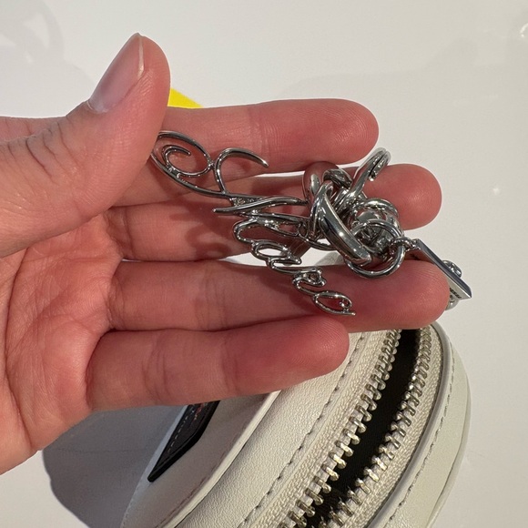 NWT Marc Jacobs Round Coin Purse with Pink Design - Picture 4 of 7